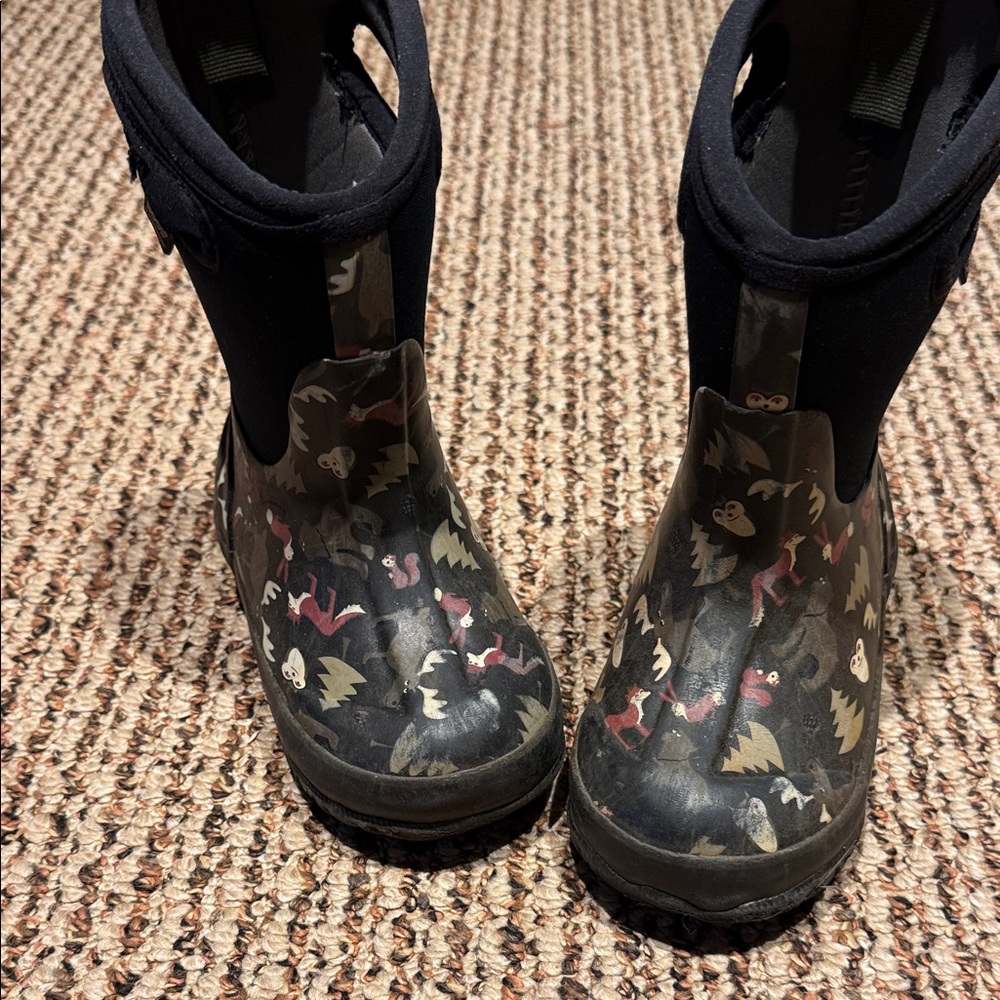 Bogs Kids Black and Colorful Forest Boots,size 9